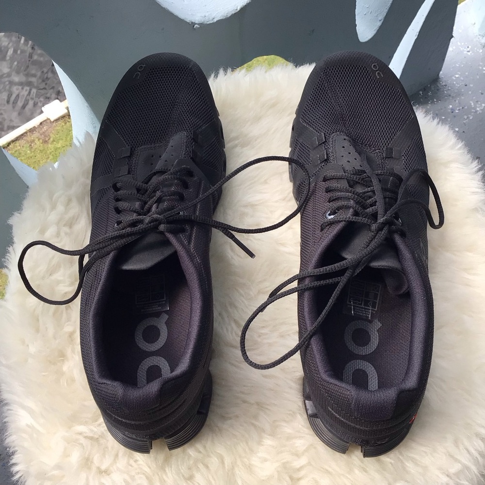 ON Cloudtec Swiss Engineering Running Charcoal Black Athletic Shoes NWOT
